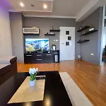 아파트 By River In