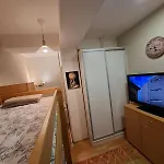 아파트 By River In