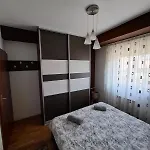 By River In 스코페