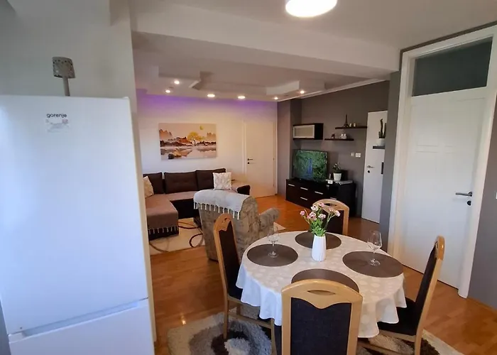 Apartment By River In *